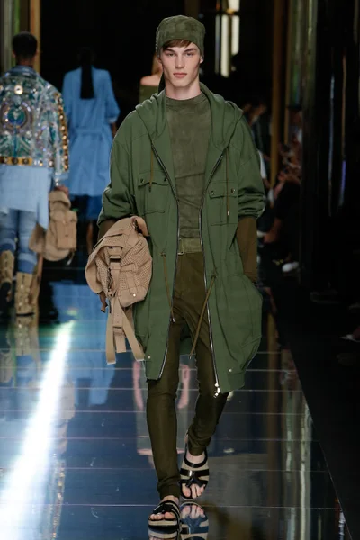 Look 15